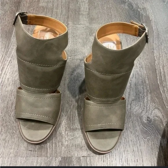 DV by Dolce Vita Olive Heeled Boots - Picture 3 of 6